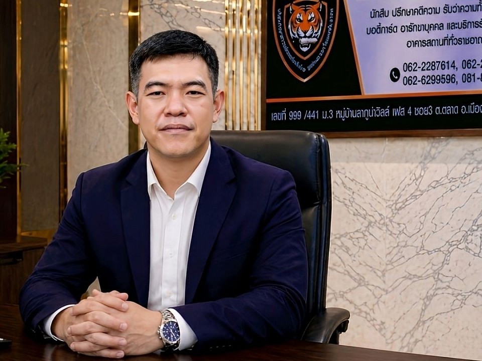 ว่าที่ร้อยตรีอัครเดช ลือขจิตพงศ์ (รองกรรมการผู้จัดการและผู้จัดการทั่วไป)